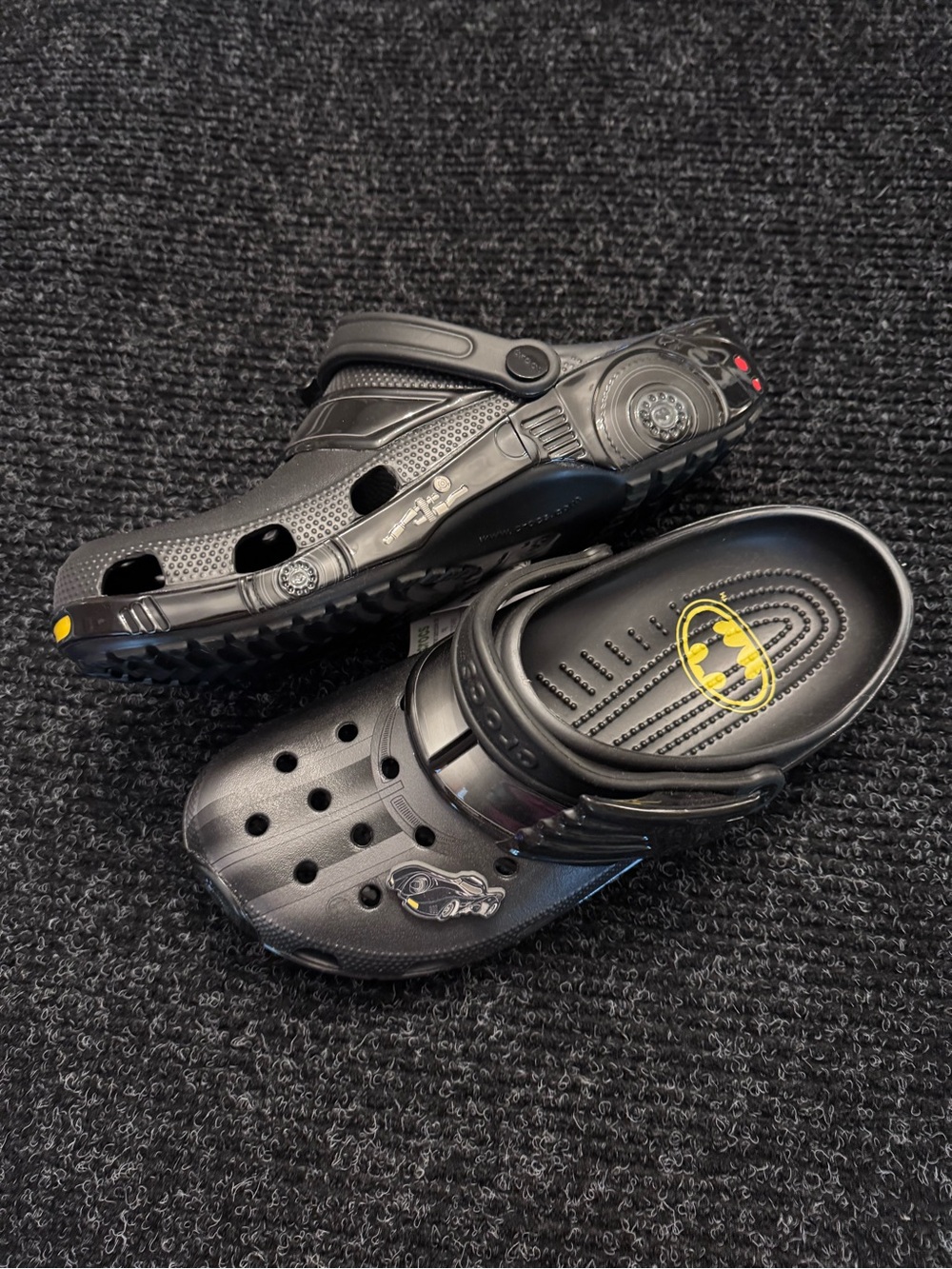 Black Crocs Batman x Classic Clog 'Batmobile' 210219 001 Size M-10/W-12 New - Picture 4 of 10